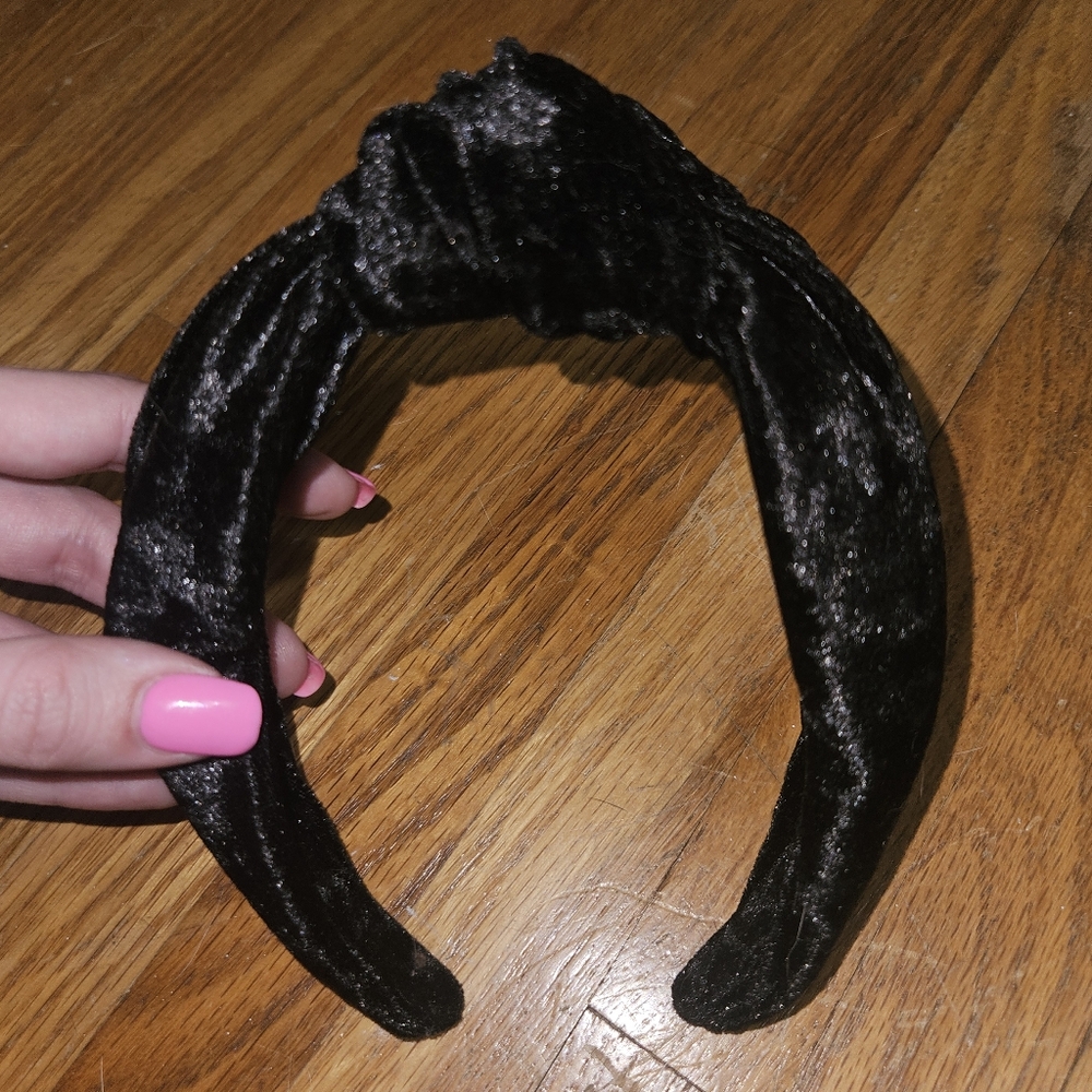 Black velour knotted headband from Victoria's Secret - Picture 7 of 7